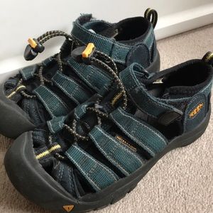 Keen boy water shoe